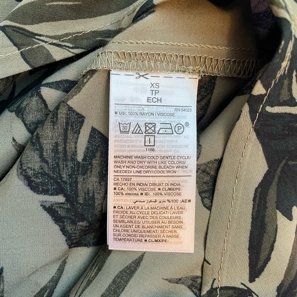 NWT Old Navy Sleeveless V-Neck Tropical Jungle Shift Dress | Size XS - Picture 7 of 8